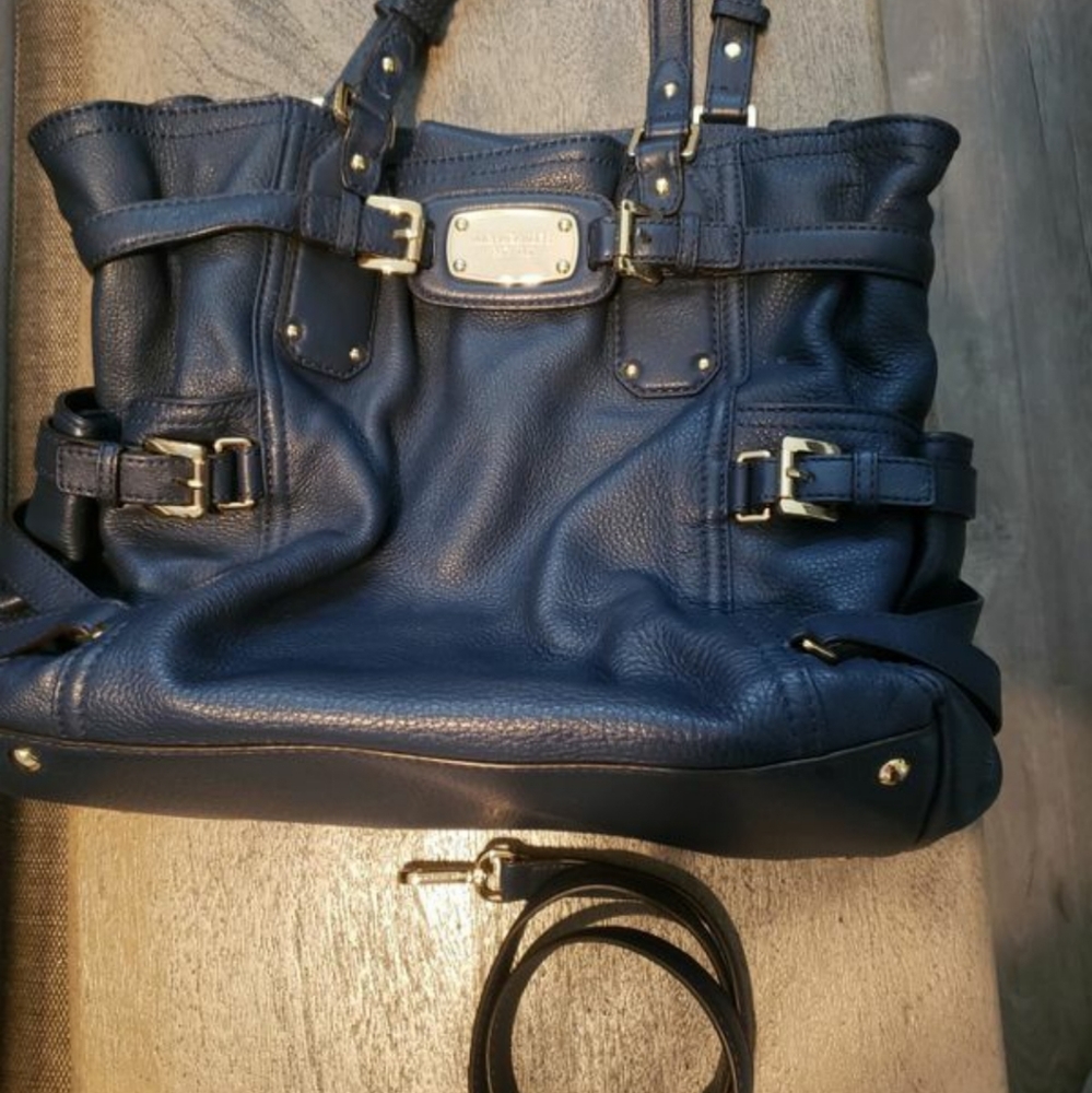COPY - EUC Michael Kors Navy Leather Handbag with shoulder strap